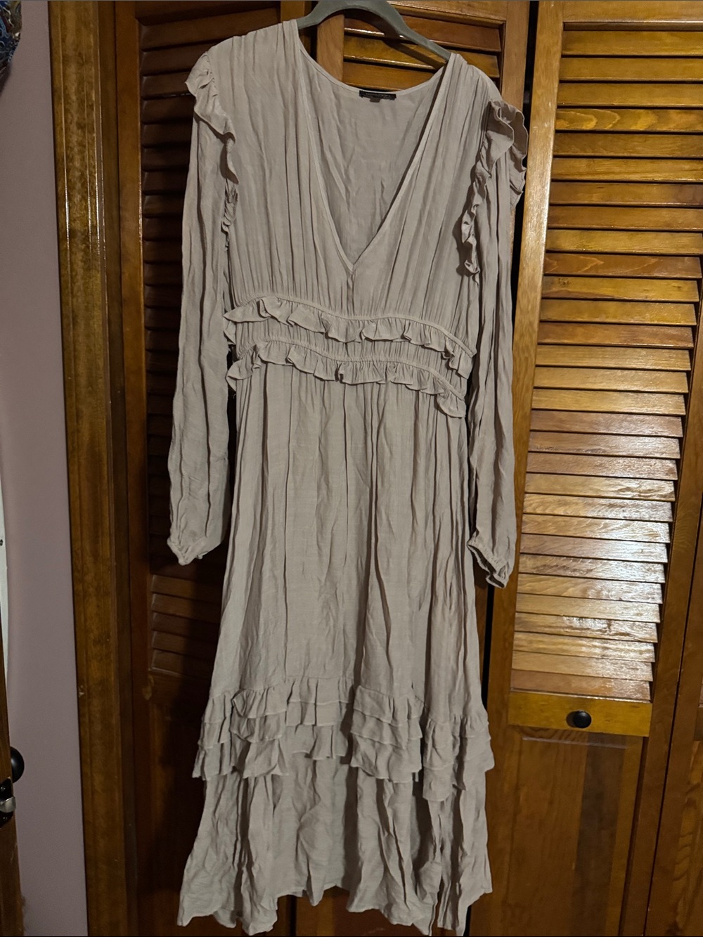 Women's Long Sleeve Ruffle V-Neck Dress in Taupe